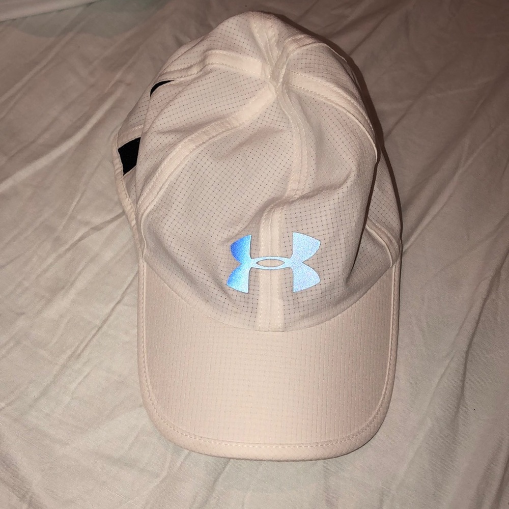 NWOT UNDER ARMOUR WOMENS HAT
